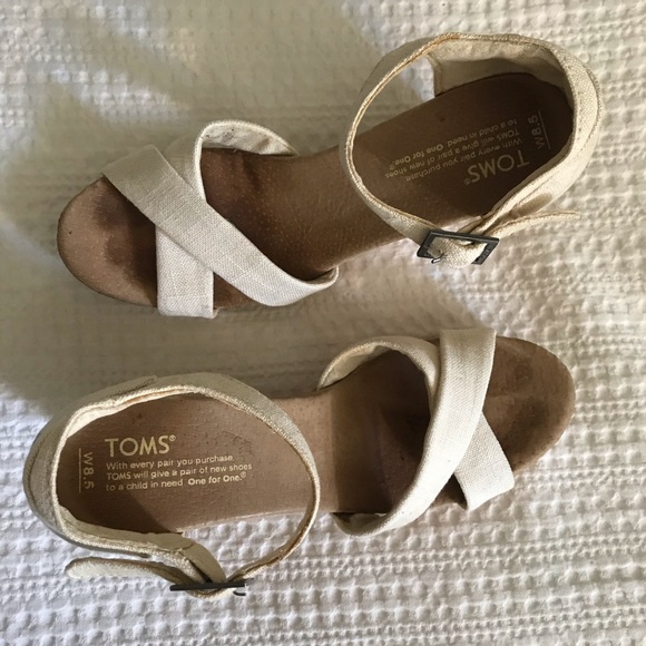 Tom’s White Linen Wedges  Size 8.5 W - Picture 3 of 5